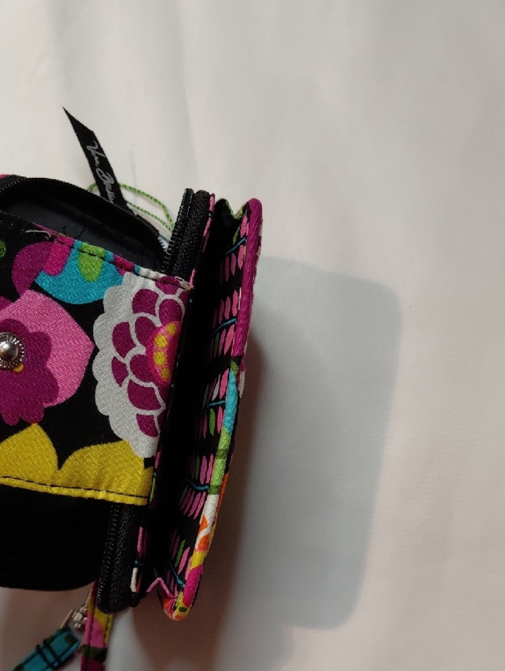 Vera Bradley Va Va Bloom Quilted Smartphone Wristlet/Card Holder - Picture 5 of 5